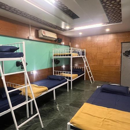 Backpackers Hostel ปูเน่ ภายนอก รูปภาพ