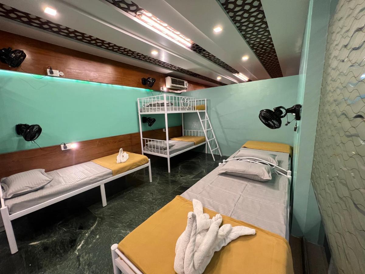 Backpackers Hostel ปูเน่ ภายนอก รูปภาพ